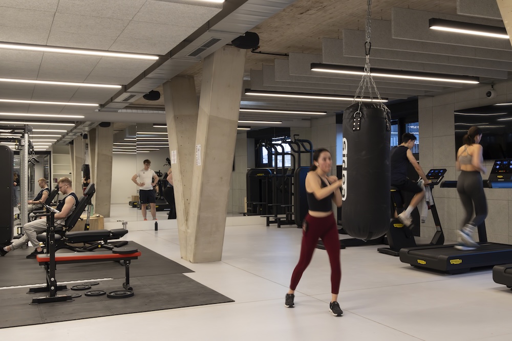 Students exercising in Vienna student accommodation gym